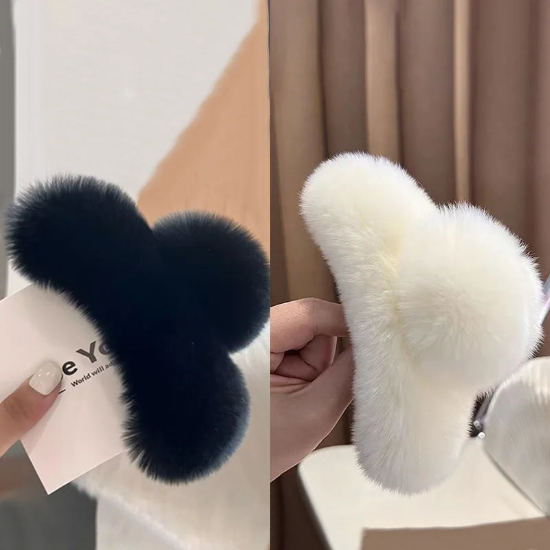 Luxe Plush Claw Clip – Oversized Fluffy Hair Clip