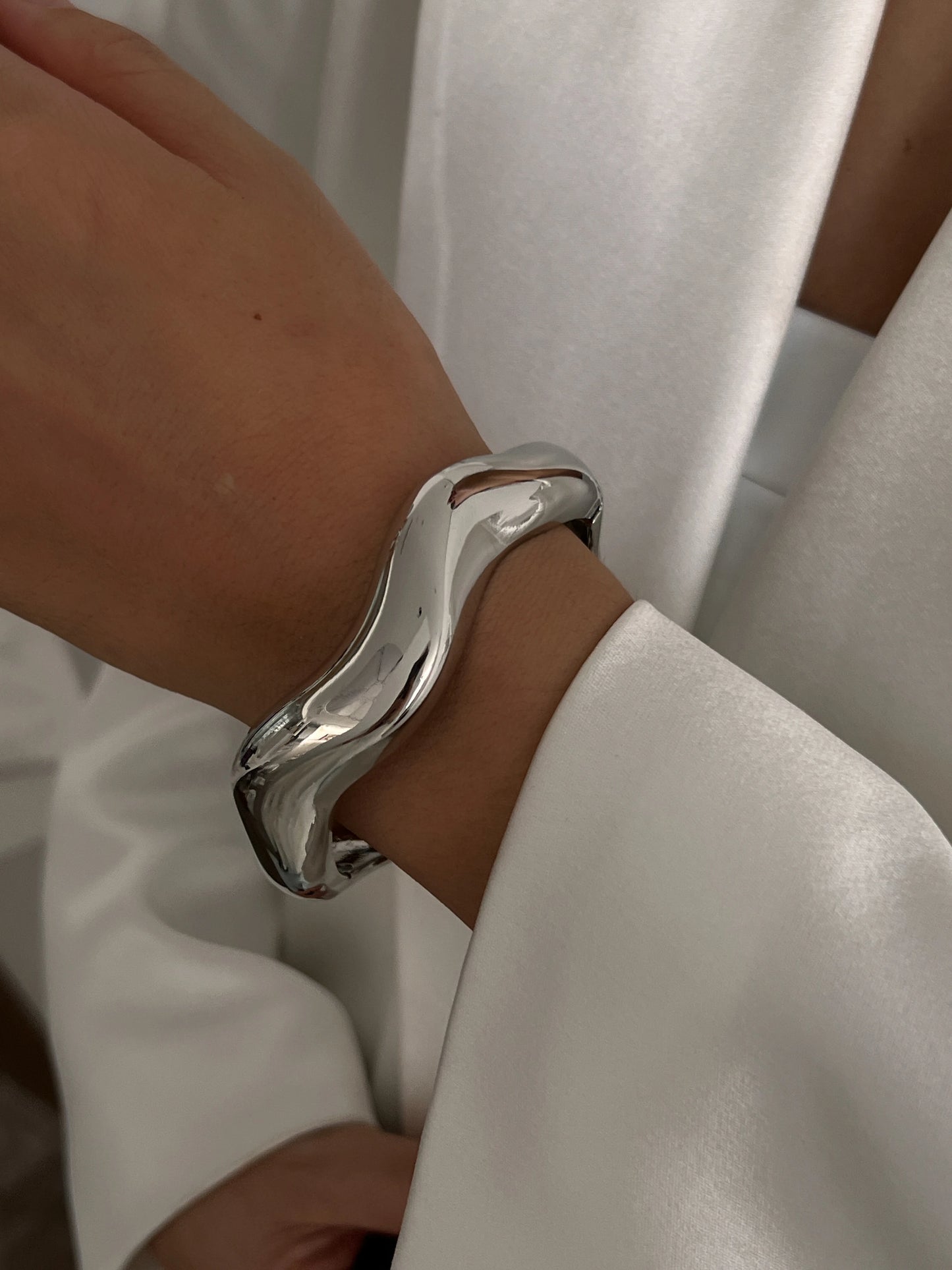 Chunky Pearl Open Cuff Bangle – Bold Statement Bracelet Gold & Silver