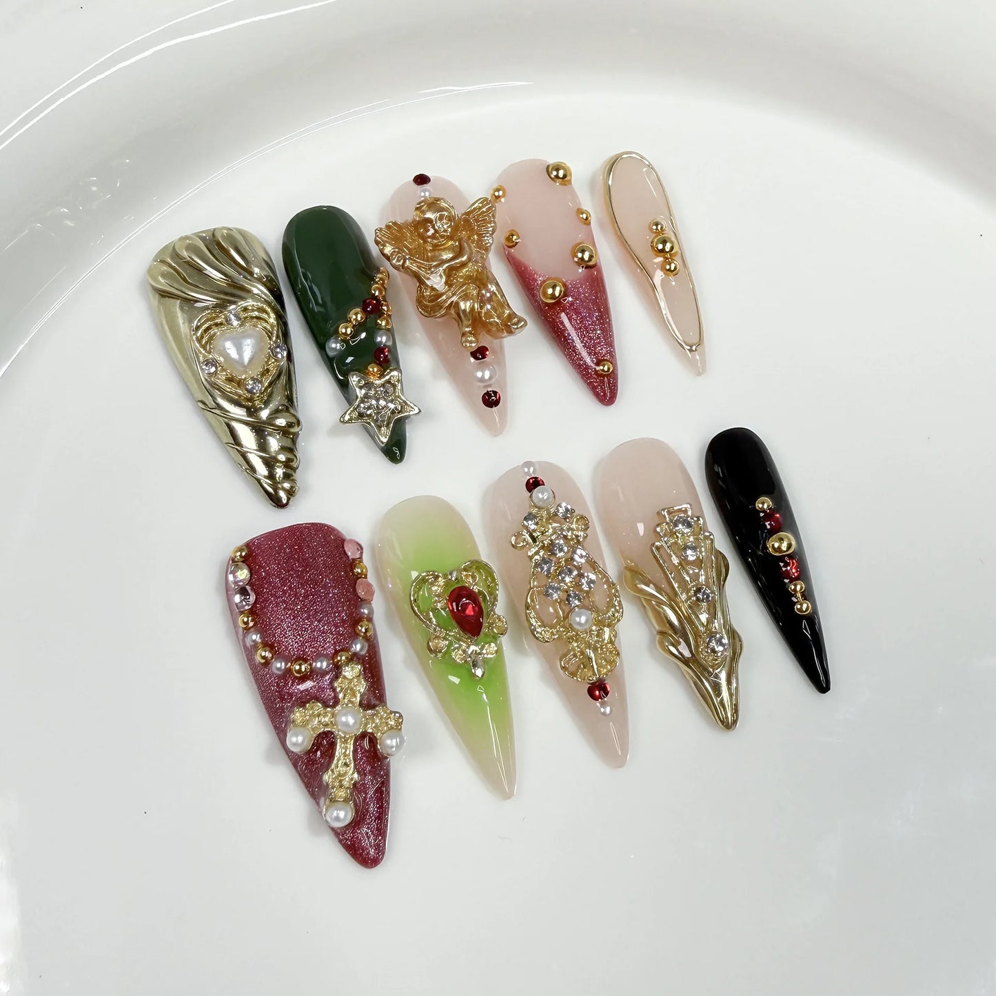 Retro Golden Heart Almond Press-On Nails (10pcs)