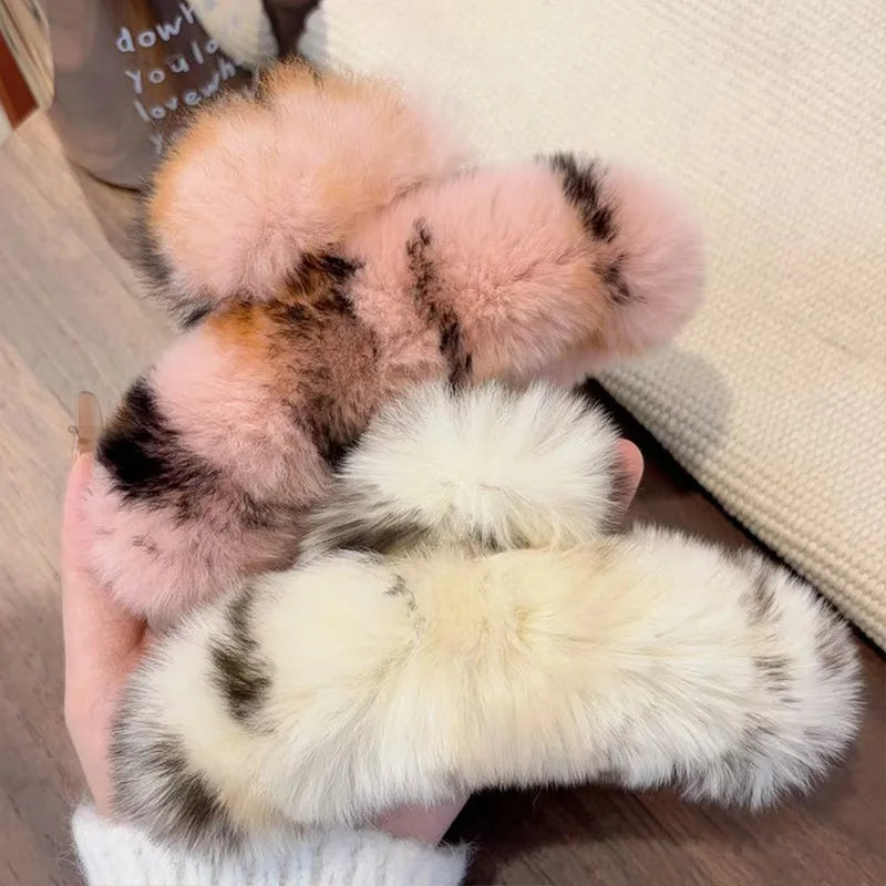 Luxe Plush Claw Clip – Oversized Fluffy Hair Clip