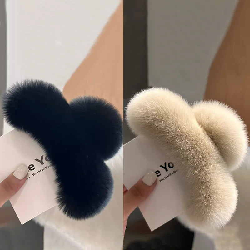 Luxe Plush Claw Clip – Oversized Fluffy Hair Clip
