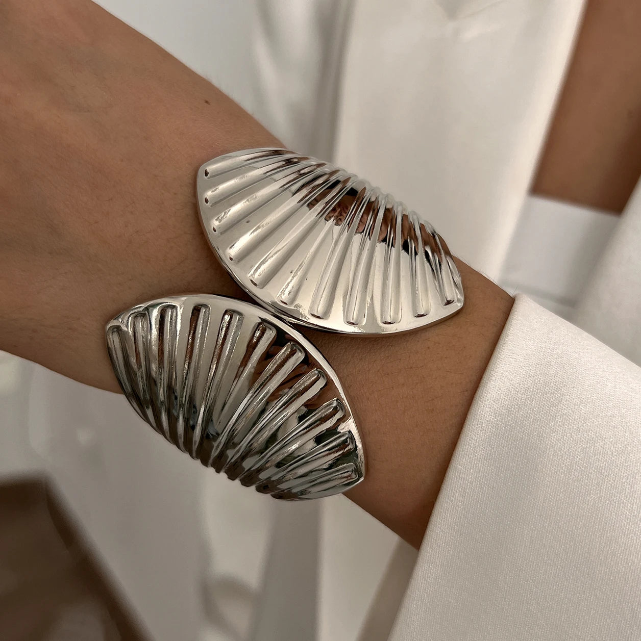 Scallop Knot Open Cuff Bangle – Vintage Gold & Silver Rhinestone Bracelet