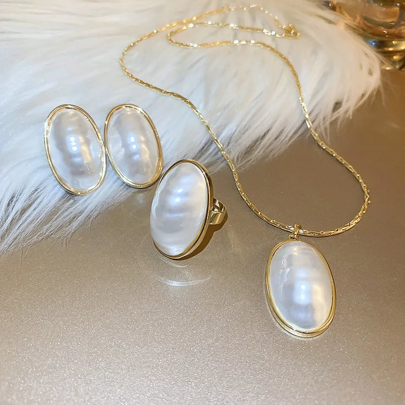 Oval Pearl Necklace & Stud Earring Set – French Luxury Wedding Jewellery