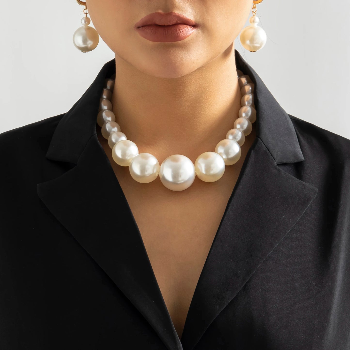 Exaggerated Pearl Beaded Choker Necklace