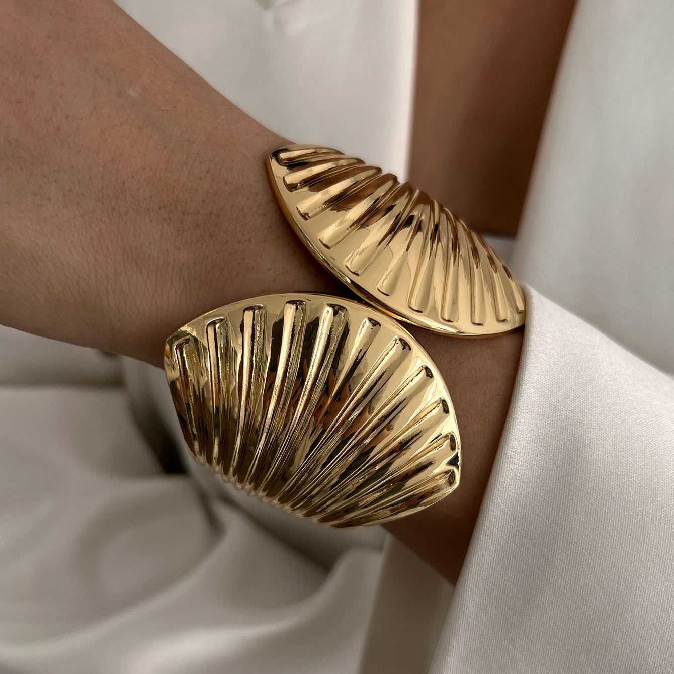 Scallop Knot Open Cuff Bangle – Vintage Gold & Silver Rhinestone Bracelet