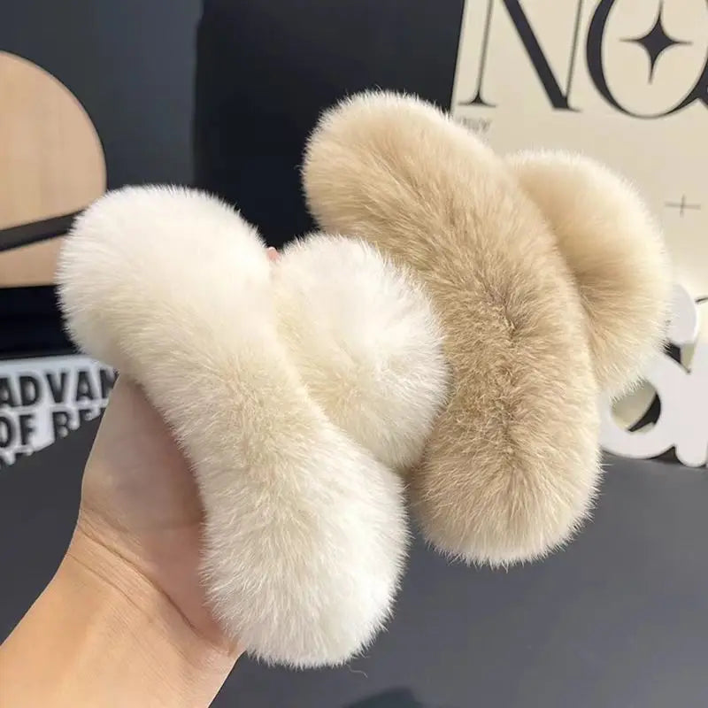 Luxe Plush Claw Clip – Oversized Fluffy Hair Clip