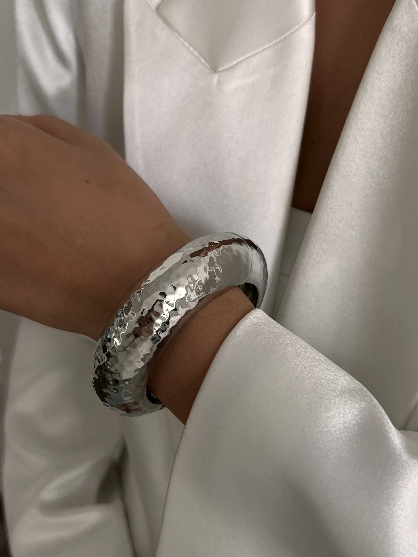 Chunky Pearl Open Cuff Bangle – Bold Statement Bracelet Gold & Silver